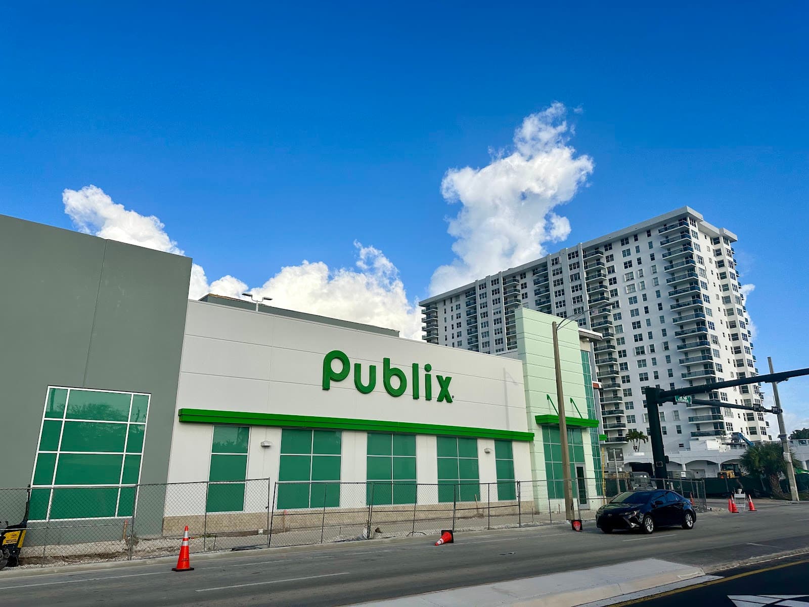 Publix Super Market at Lauderdale Beach - Image 1