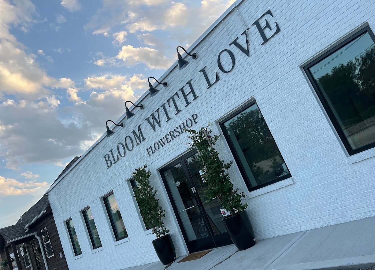 Bloom with Love Flowershop - Image 1