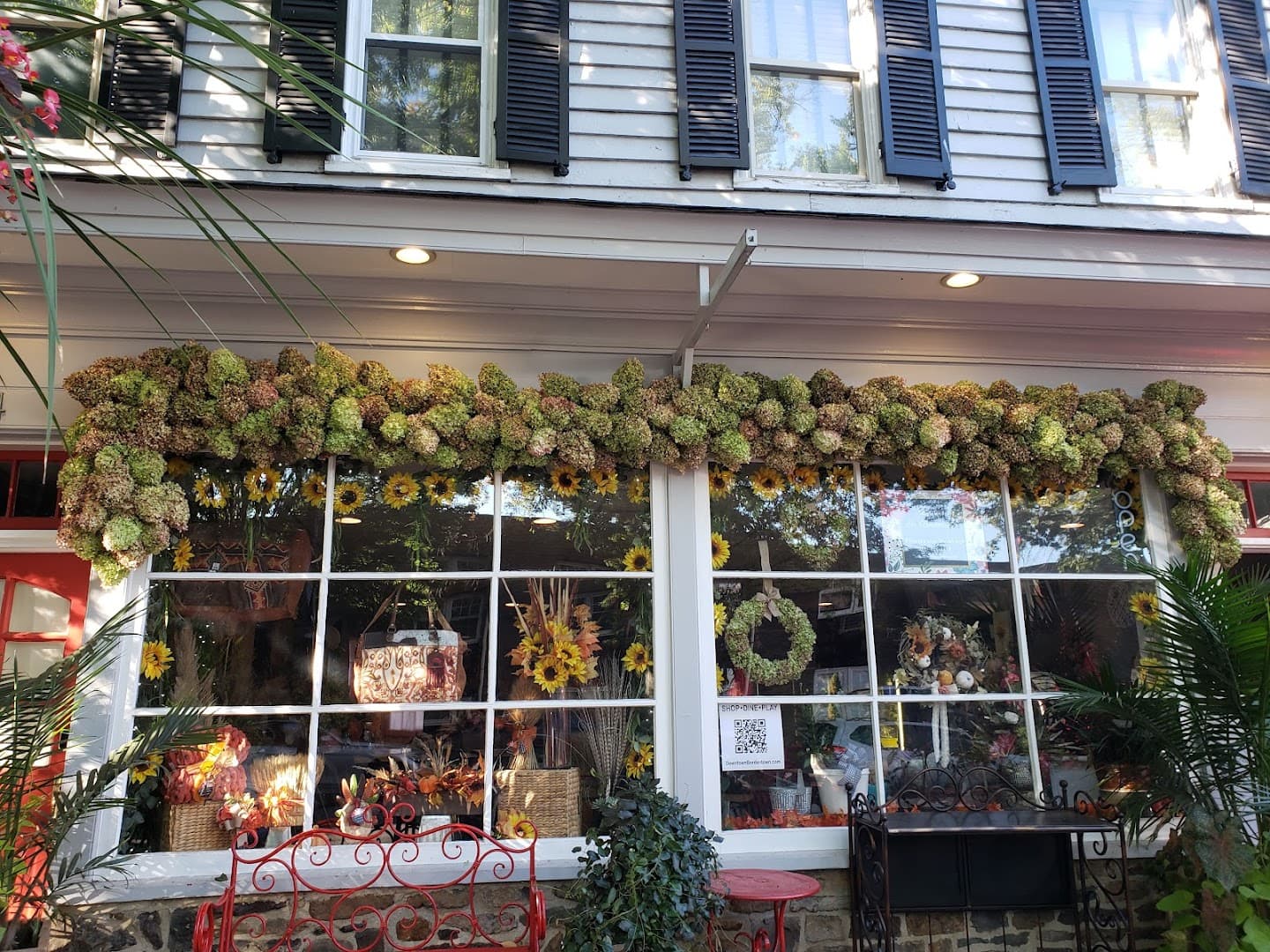 Linda's Florist - Image 1