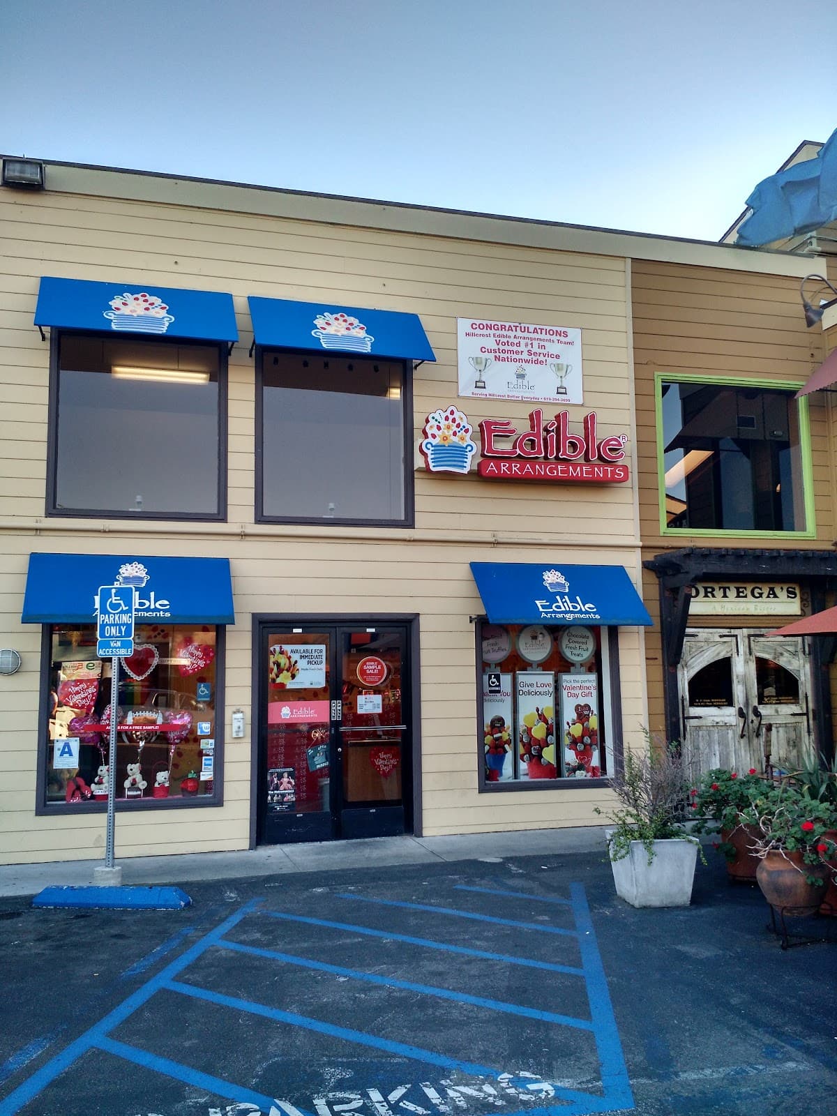 Edible Arrangements - Image 1