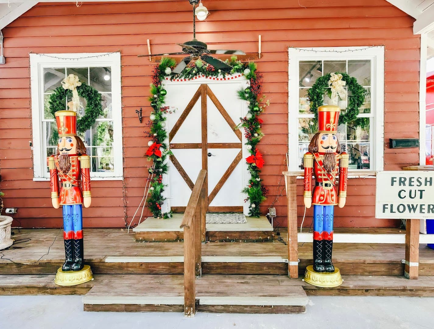 Laura's Carolina Florist - Image 1