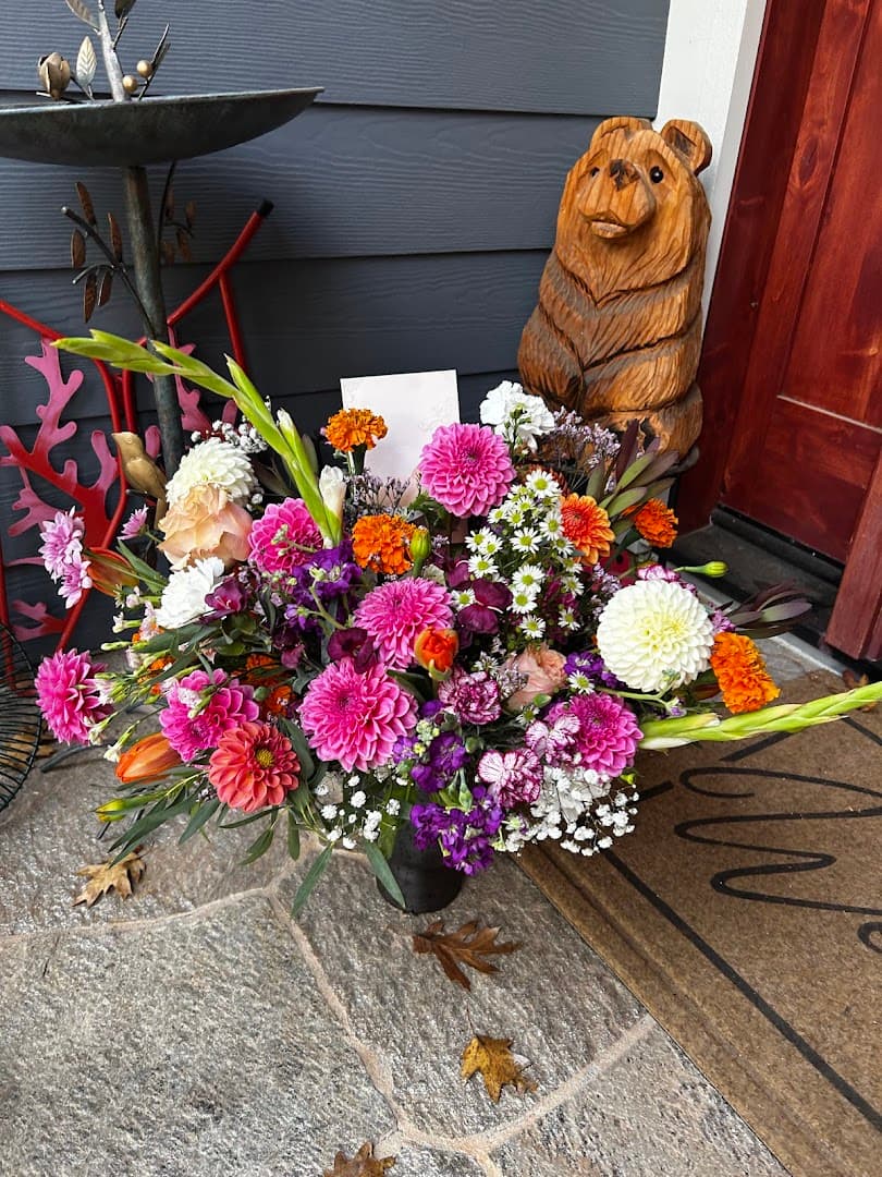 Golden Flowers Floral Design & Flower Delivery - Image 1