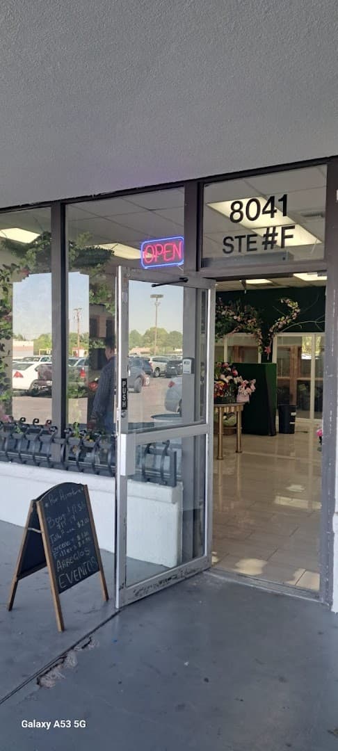 Garden Roses Flower Shop - Image 1