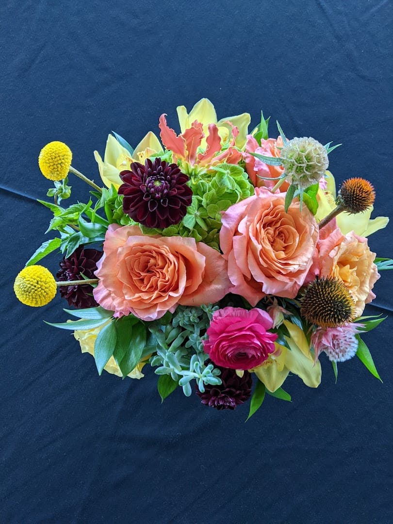 Jardiniere Flowers - Image 1