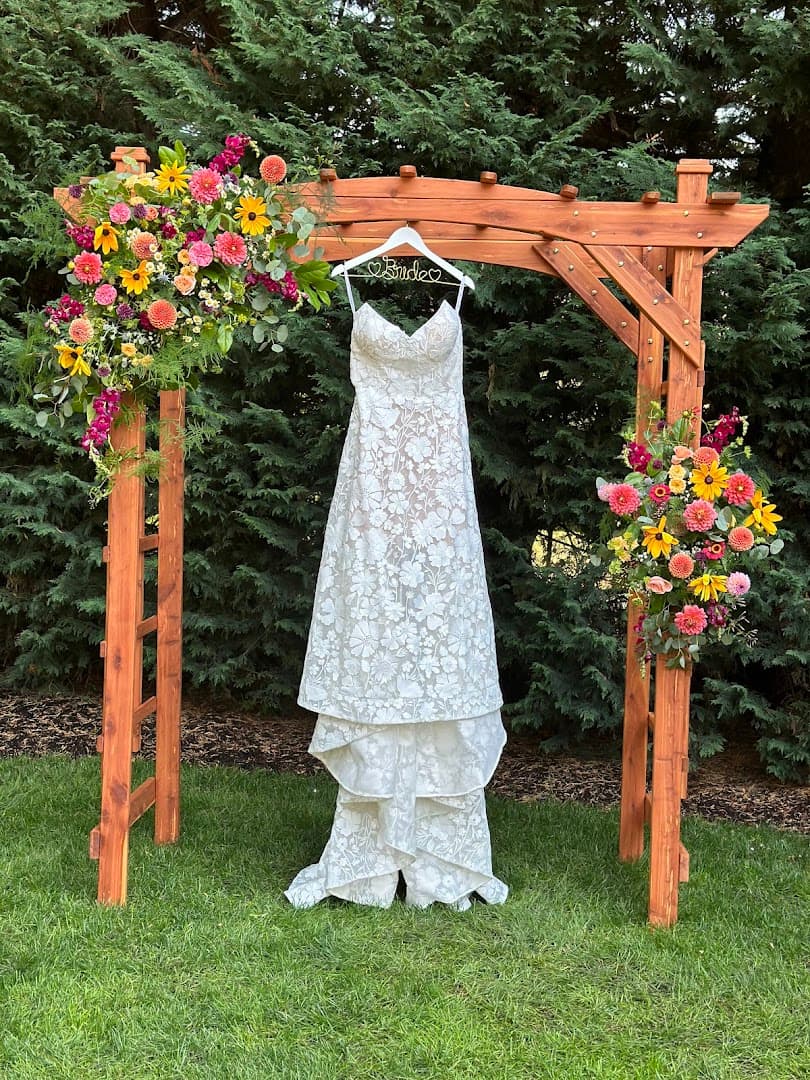 Farmhouse Floral & Gifts - Image 1