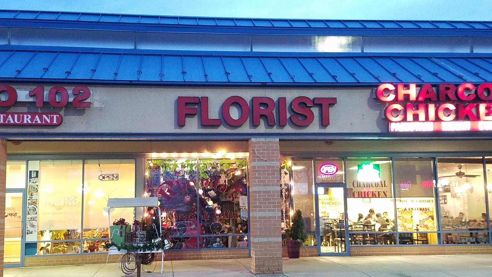 Rhonda's Flowers & Gifts - Image 1