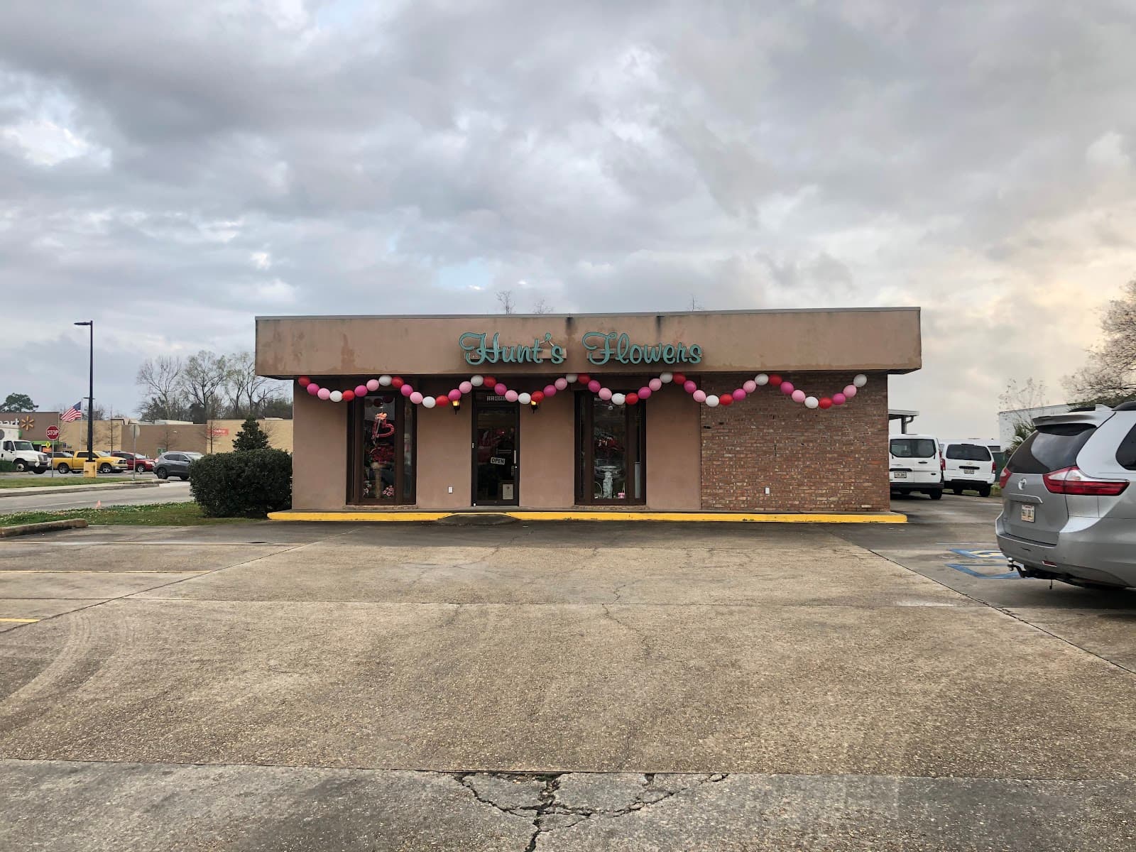 Hunt's Flowers Inc - Image 1