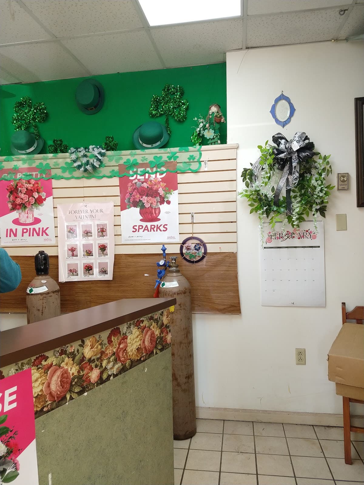 Charlotte's Flowers & Gifts - Image 1