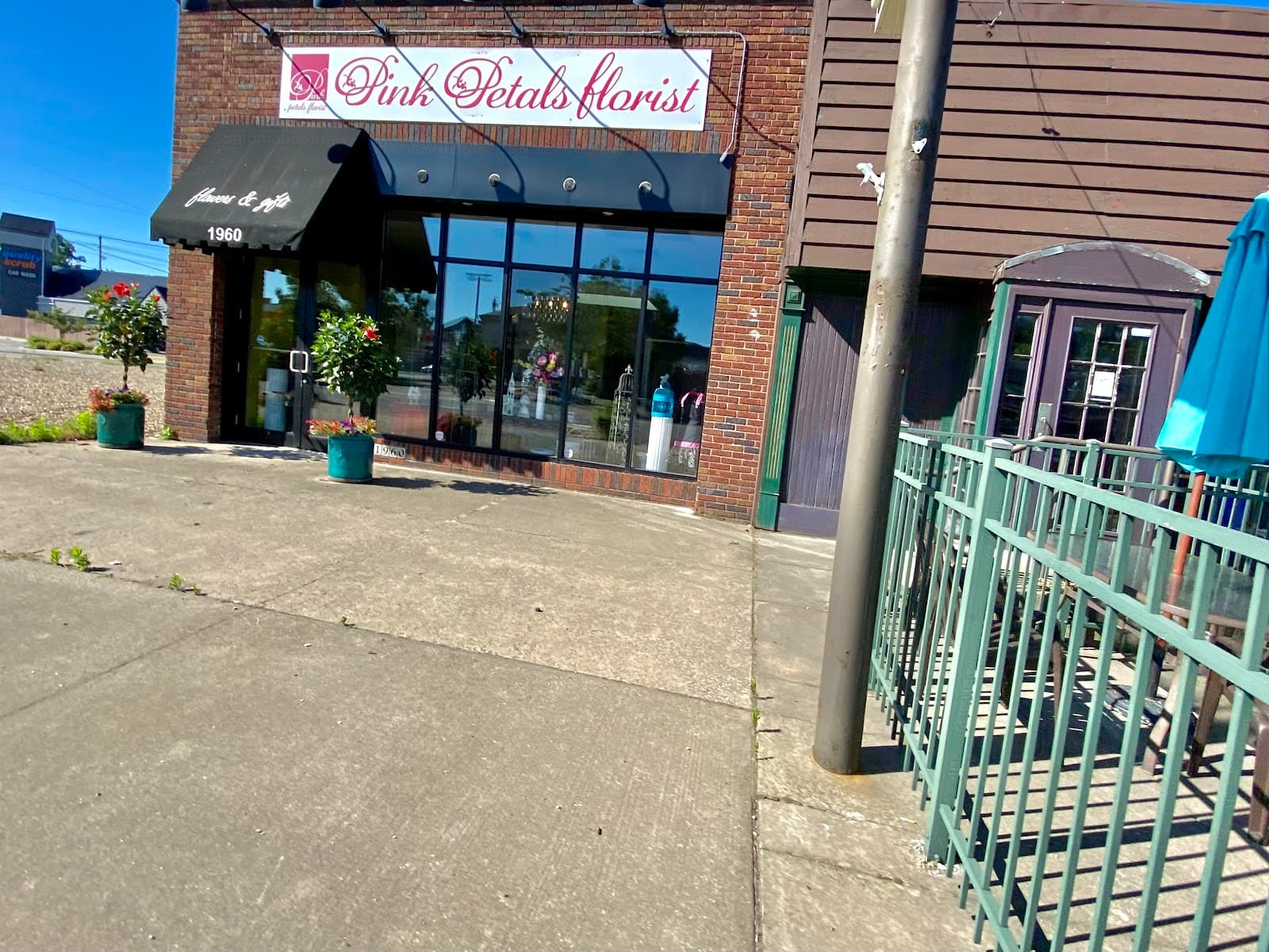 Pink Petals Florist - Image 1