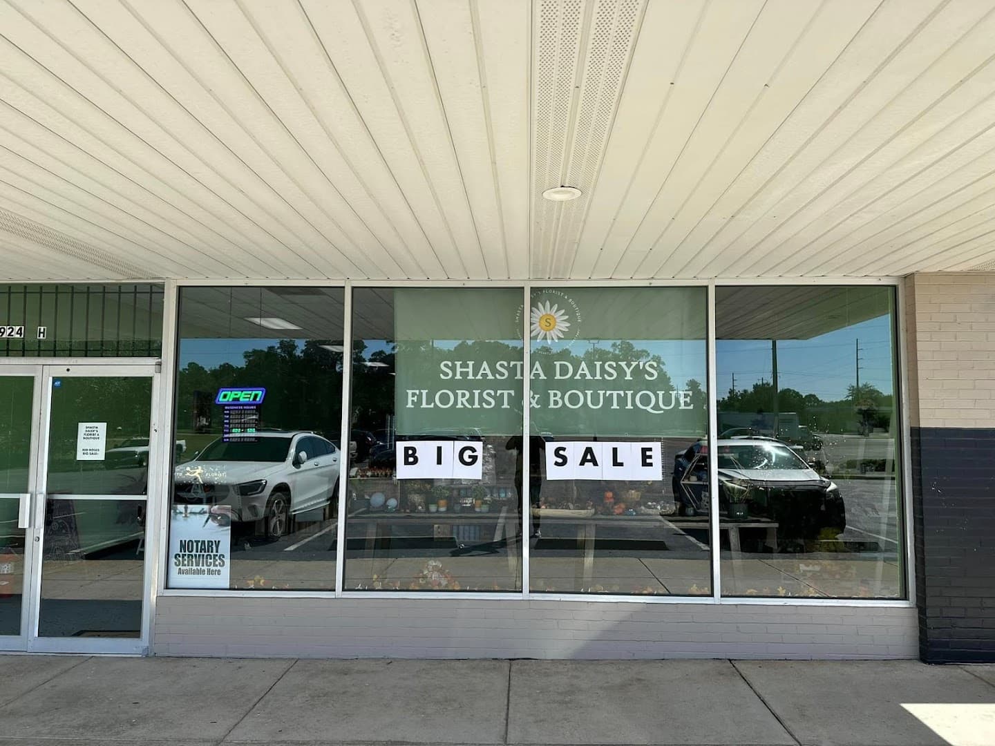 Shasta Daisy's Florist - Image 1