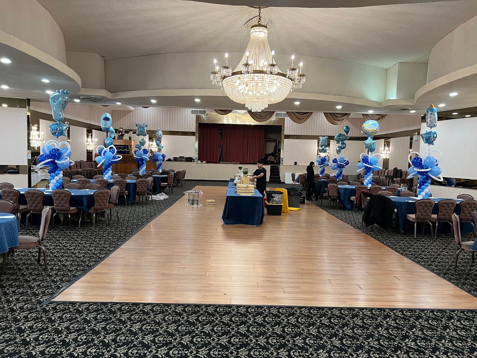 Elegant Flowers & Gifts - Image 1