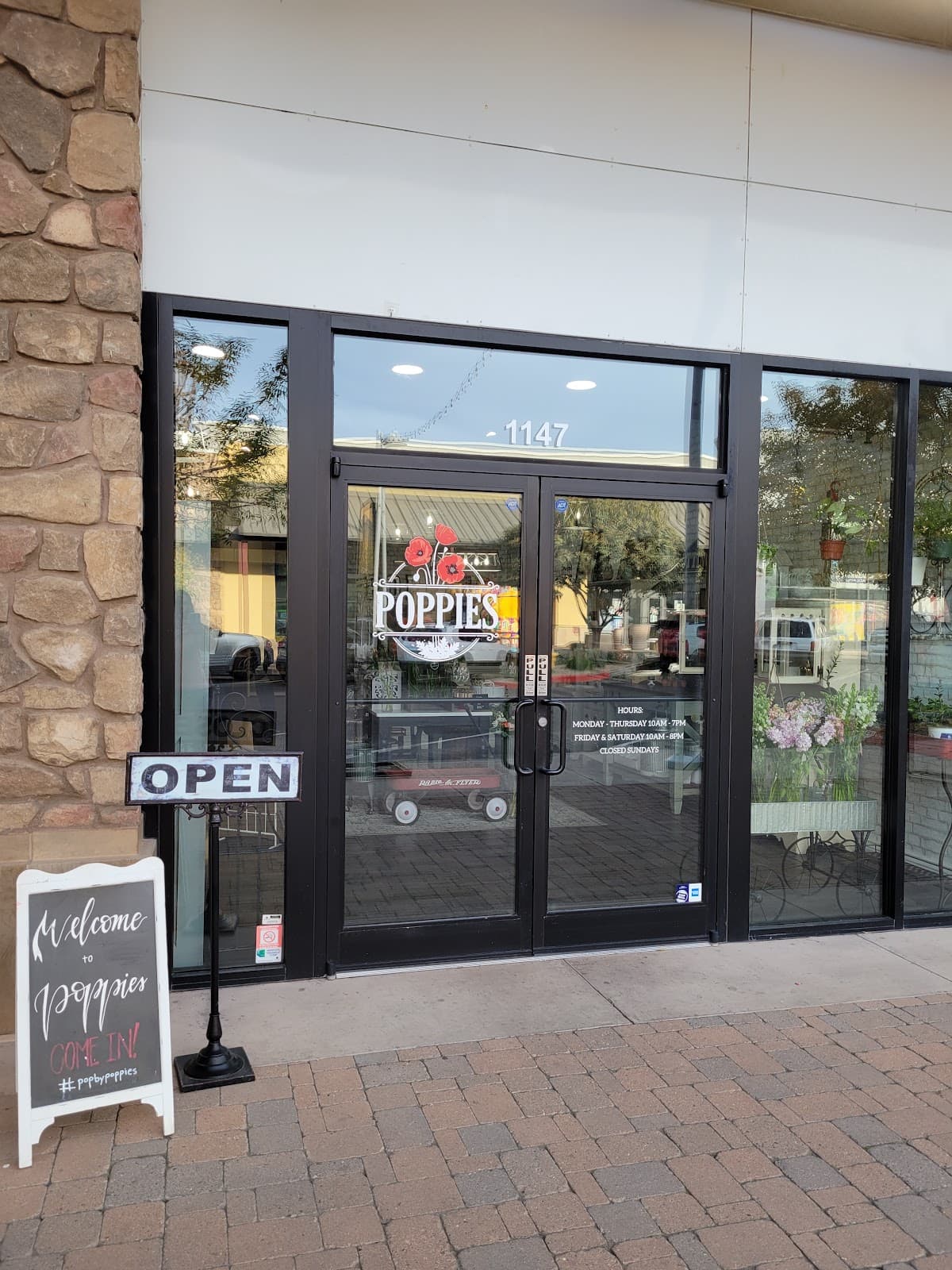 Poppies Flower Shop - Image 1