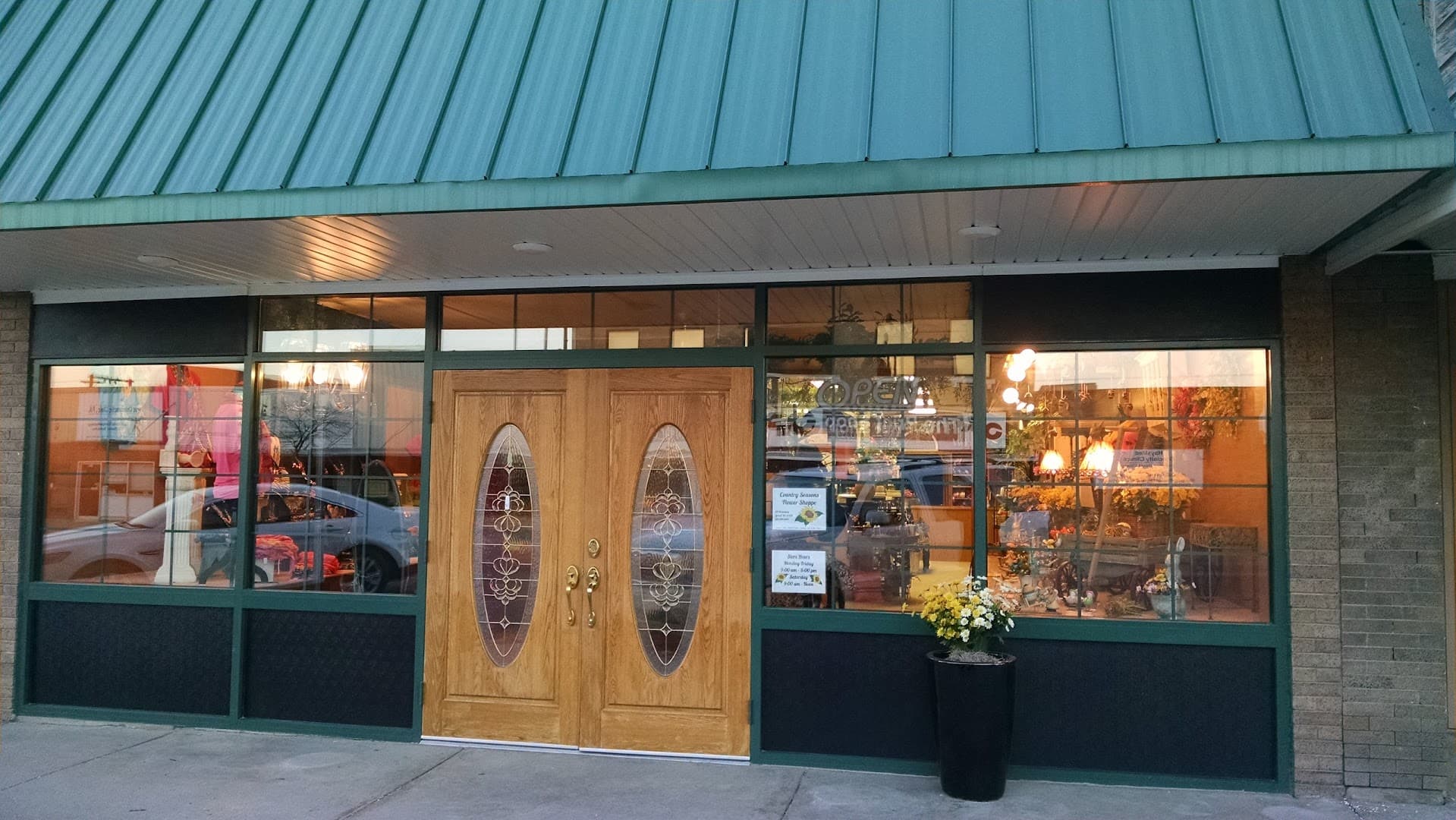 Country Seasons Flower Shoppe LLC - Image 1