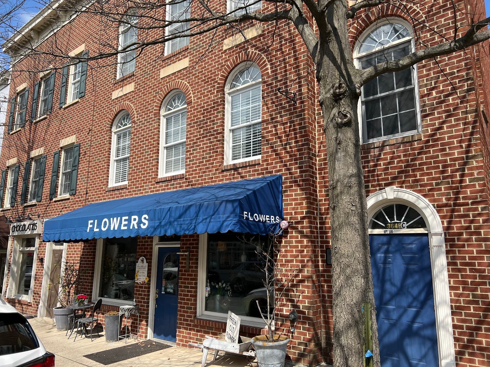 Kentlands Flowers & Bows - Image 1
