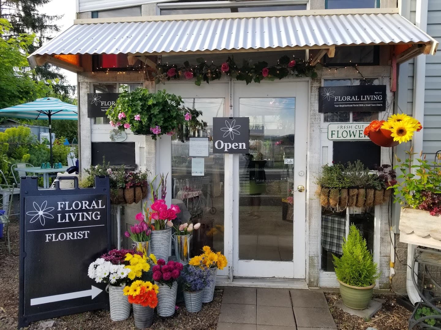 Floral Living - Image 1