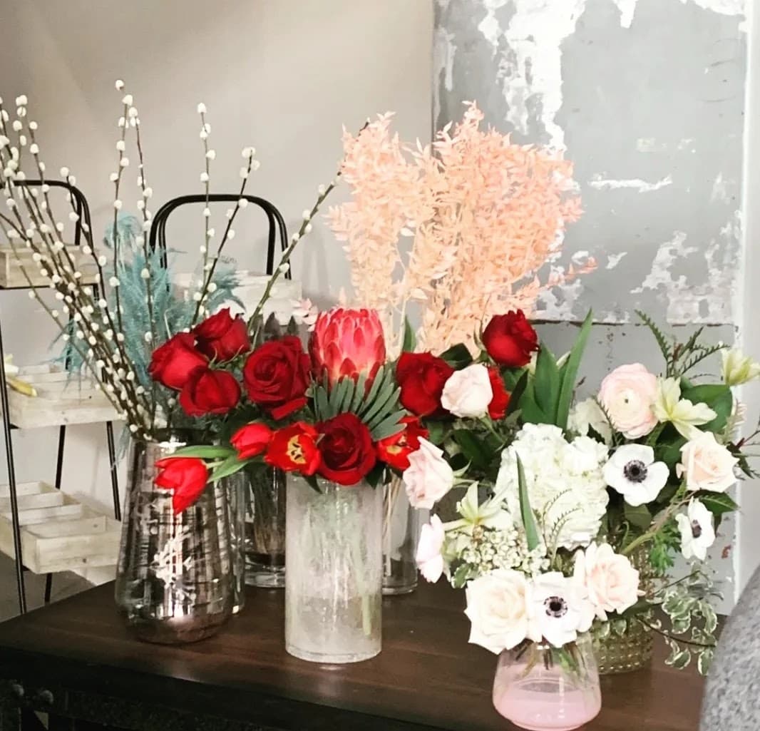 Mili's Flowers and Gifts - Image 1