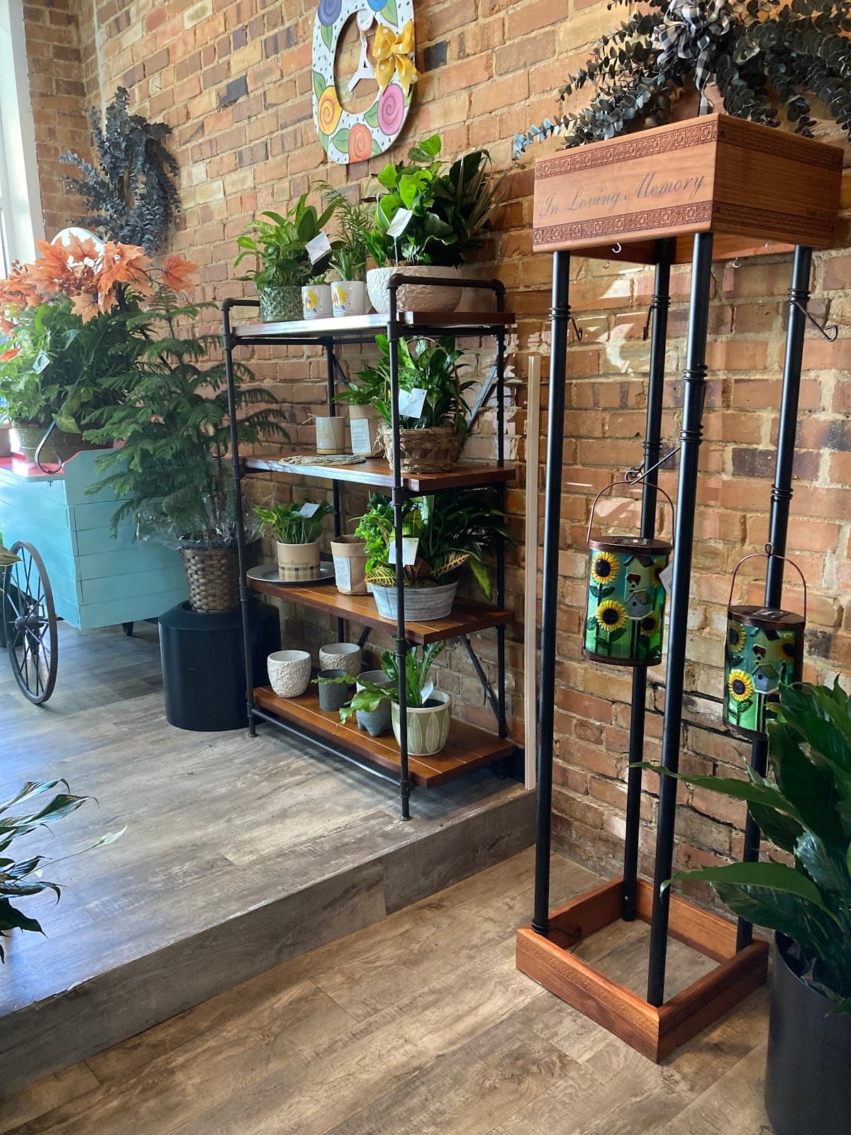 Longleaf Flowers Plants & Gifts - Image 1