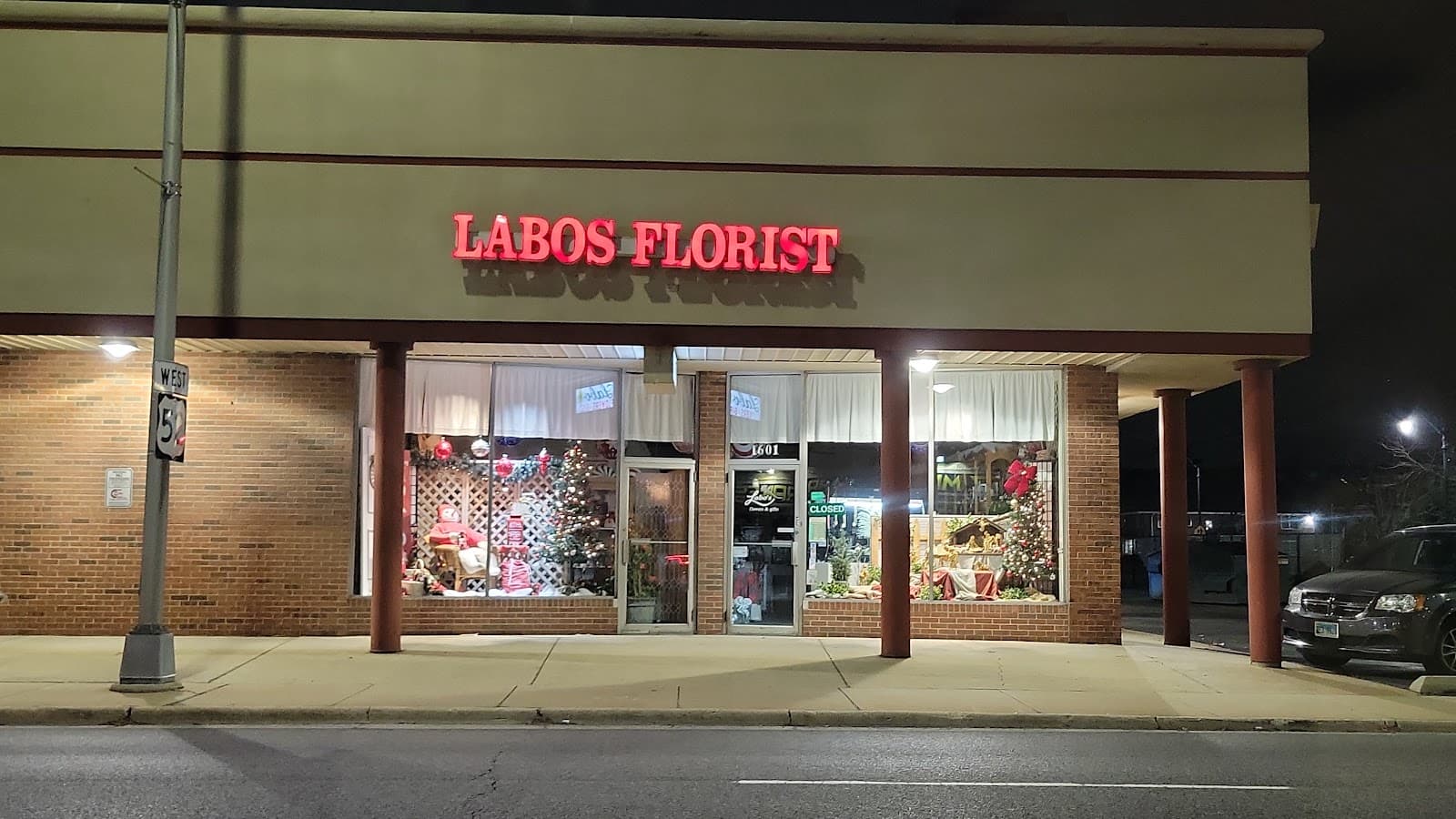 Labo's Flowers & Gifts - Image 1
