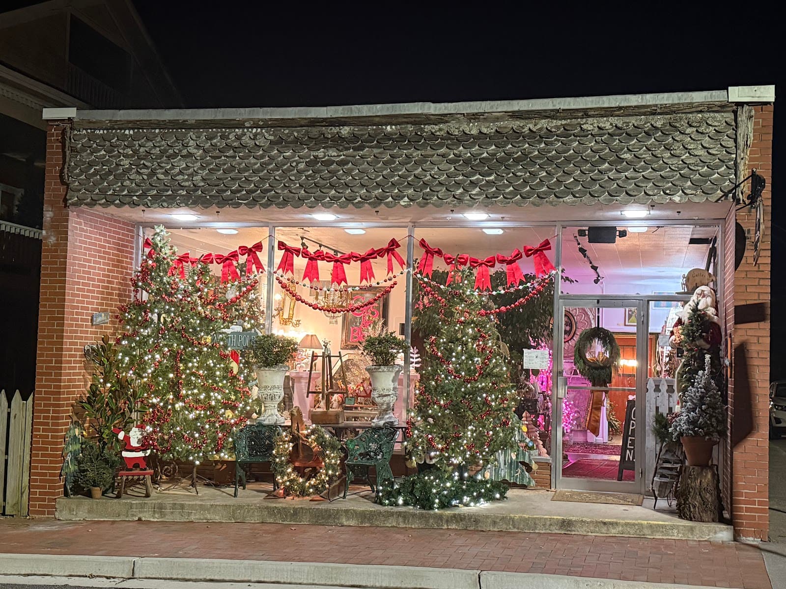 Gus & Bloom Floral and Decor - Image 1