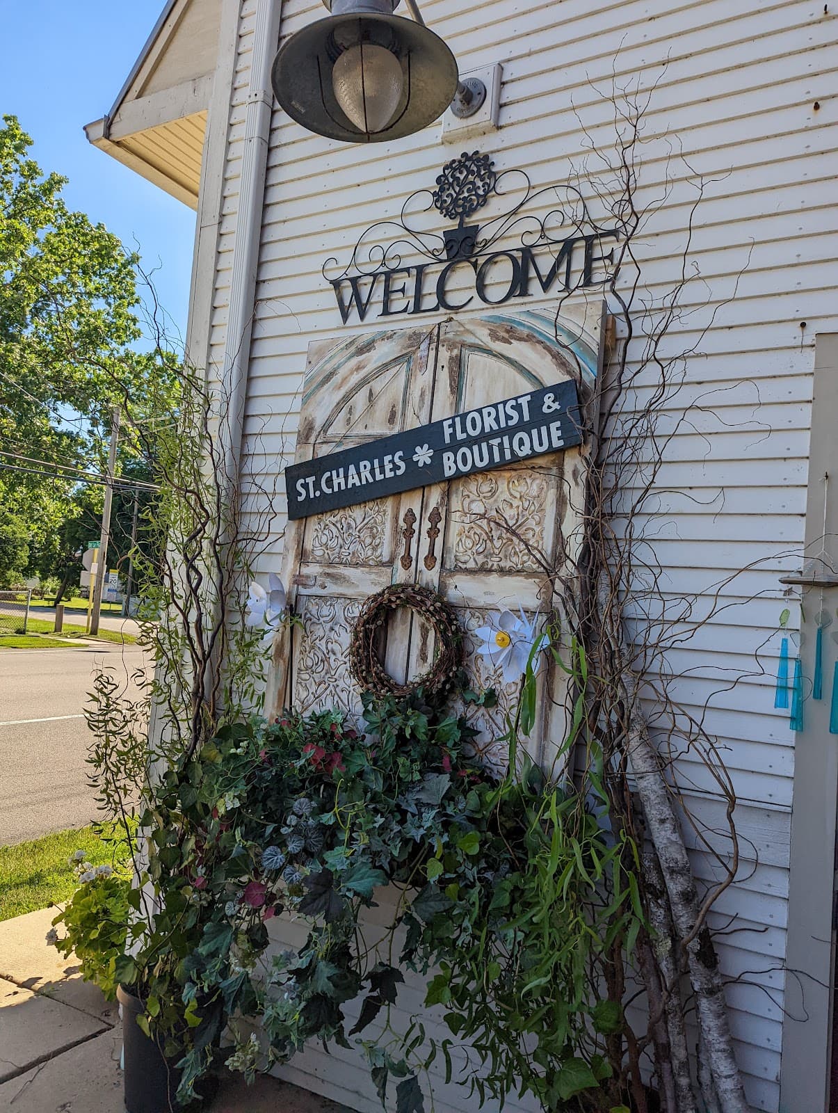 St. Charles Florist & Boutique - Image 1