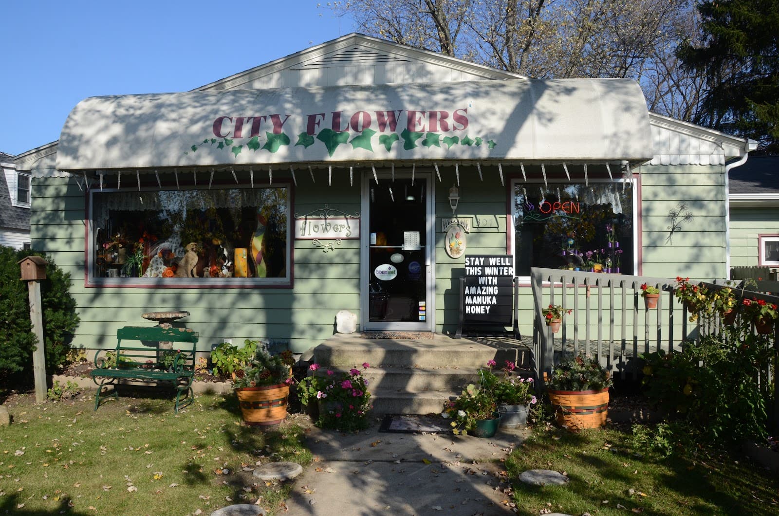 City Flowers & Gifts - Image 1