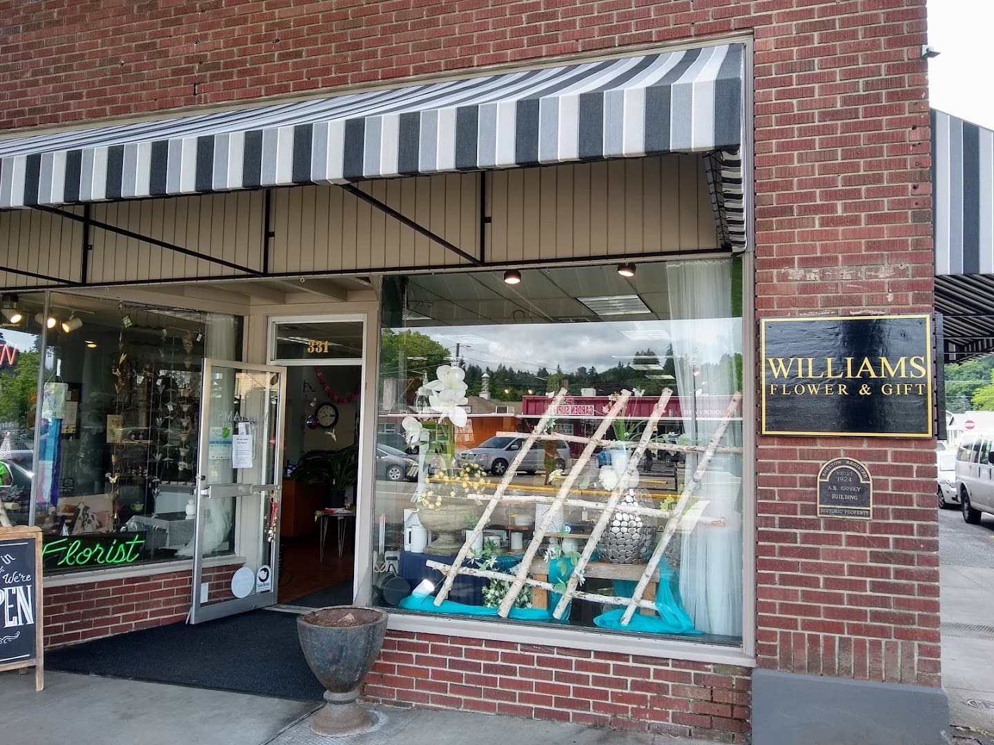 Williams Flower & Gift - Shelton Florist - Image 1