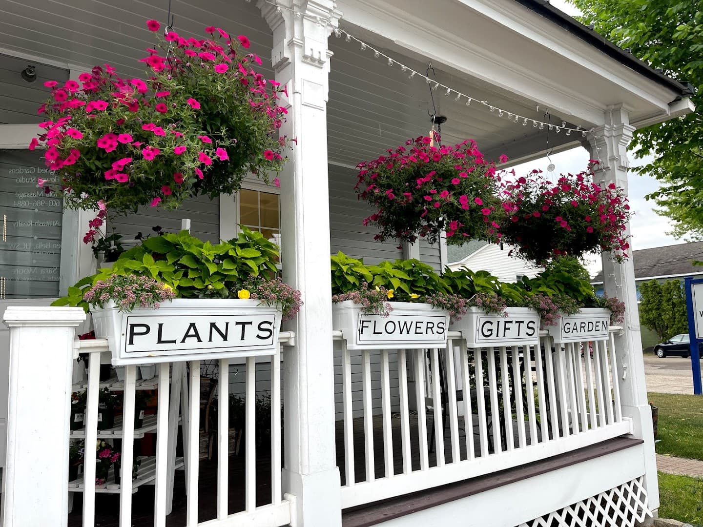 Designed Gardens Flower Studio - Image 1