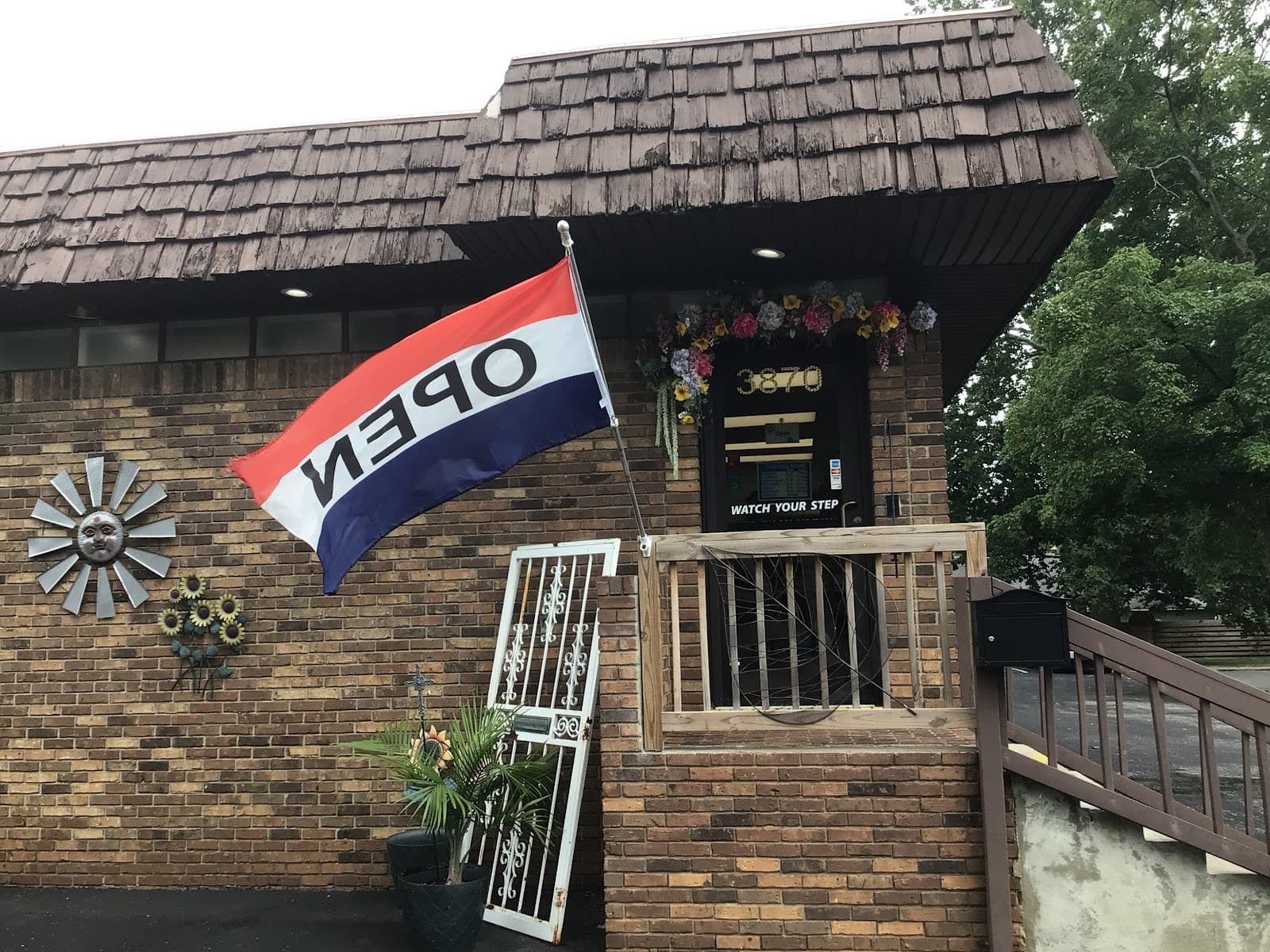 Dannette’s Floral Boutique - Image 1