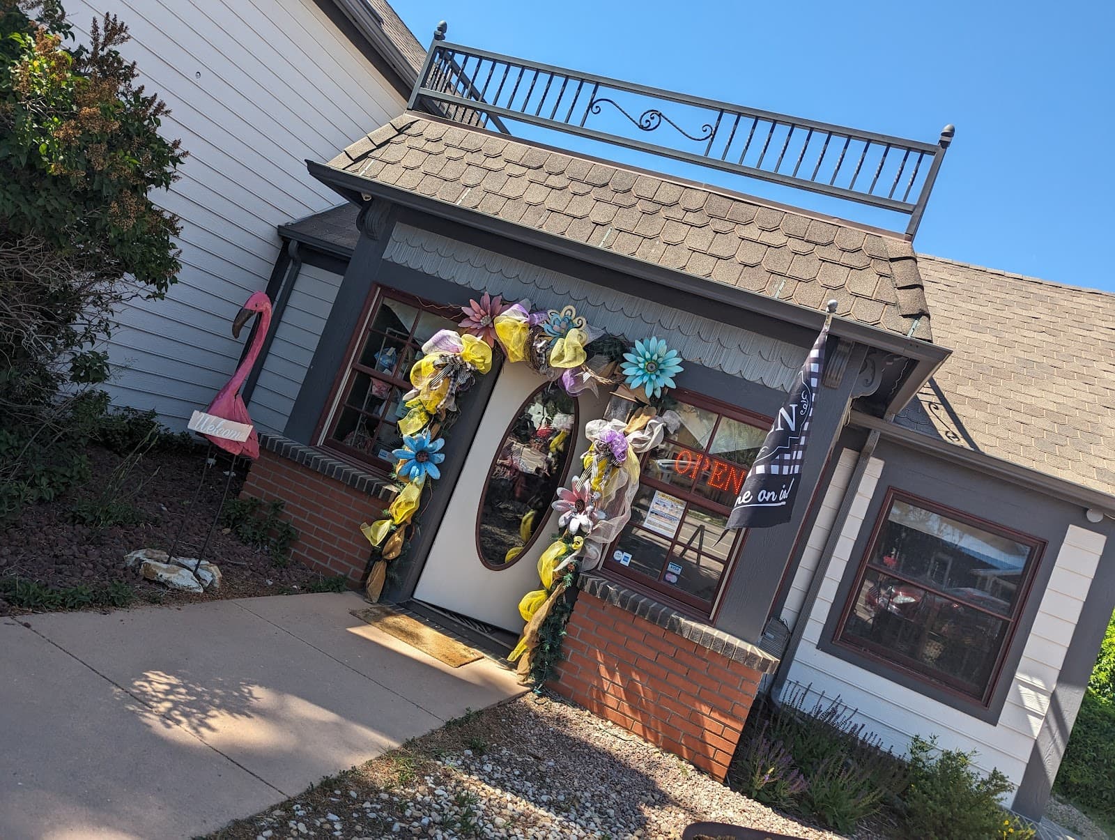 Salty Pine Floral & Boutique - Image 1