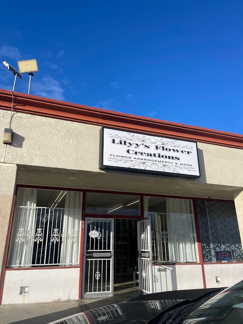 Lilyy’s Flower Creations - Image 1