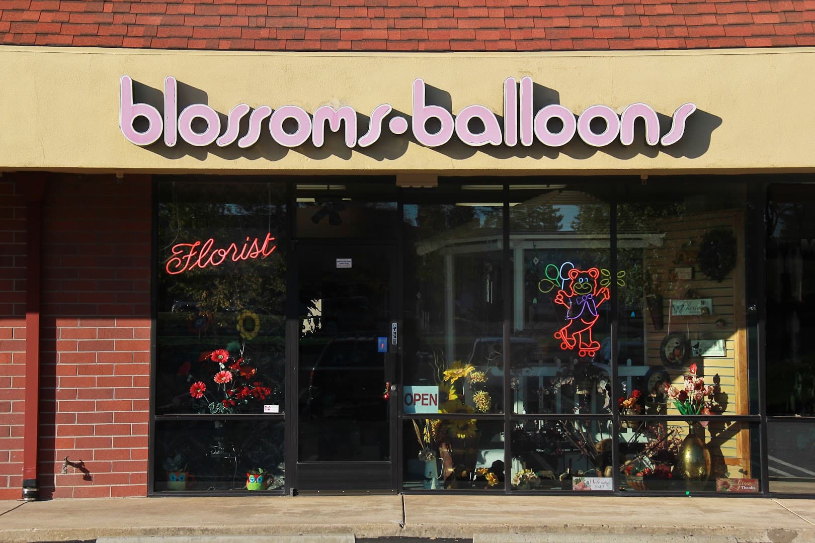 Blossoms & Balloons Florist - Image 1