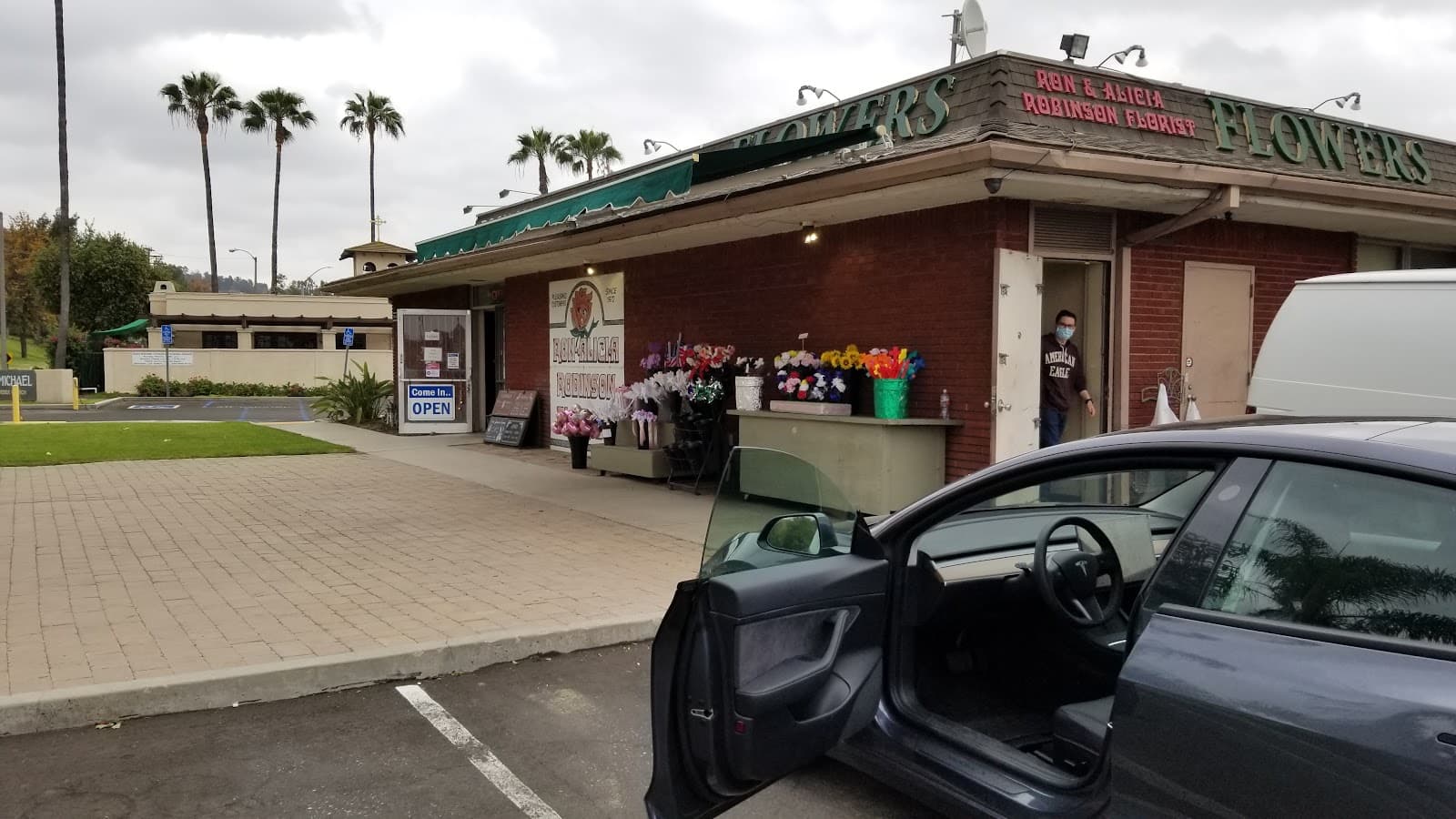 Ron & Alicia Robinson Florist - Image 1