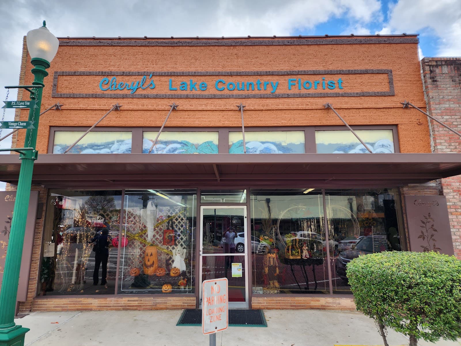 Cheryl's Lake Country Florist - Image 1