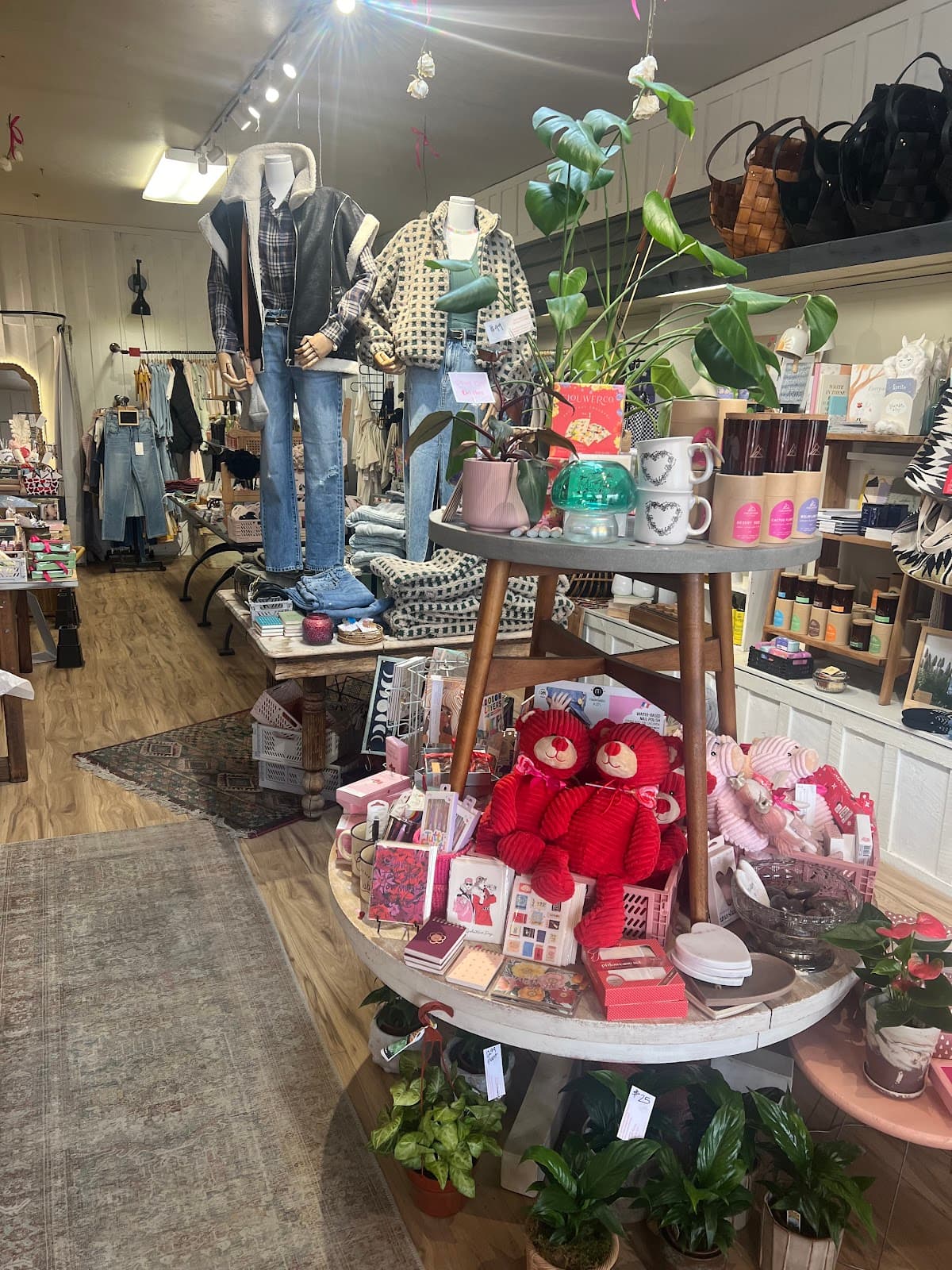 West Rose Flower Shop - Image 1