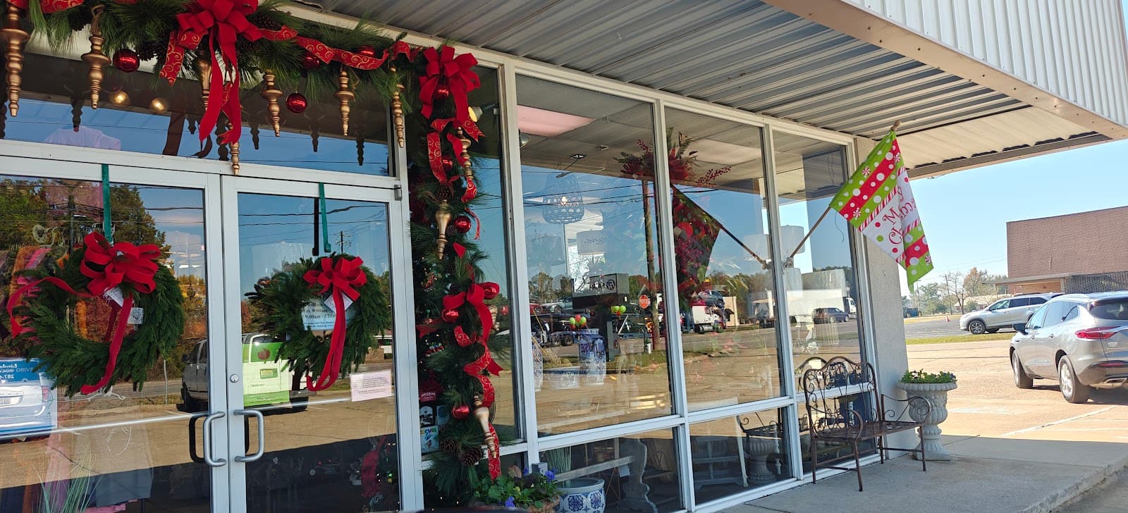 Lindsey's Florist & Gifts - Image 1