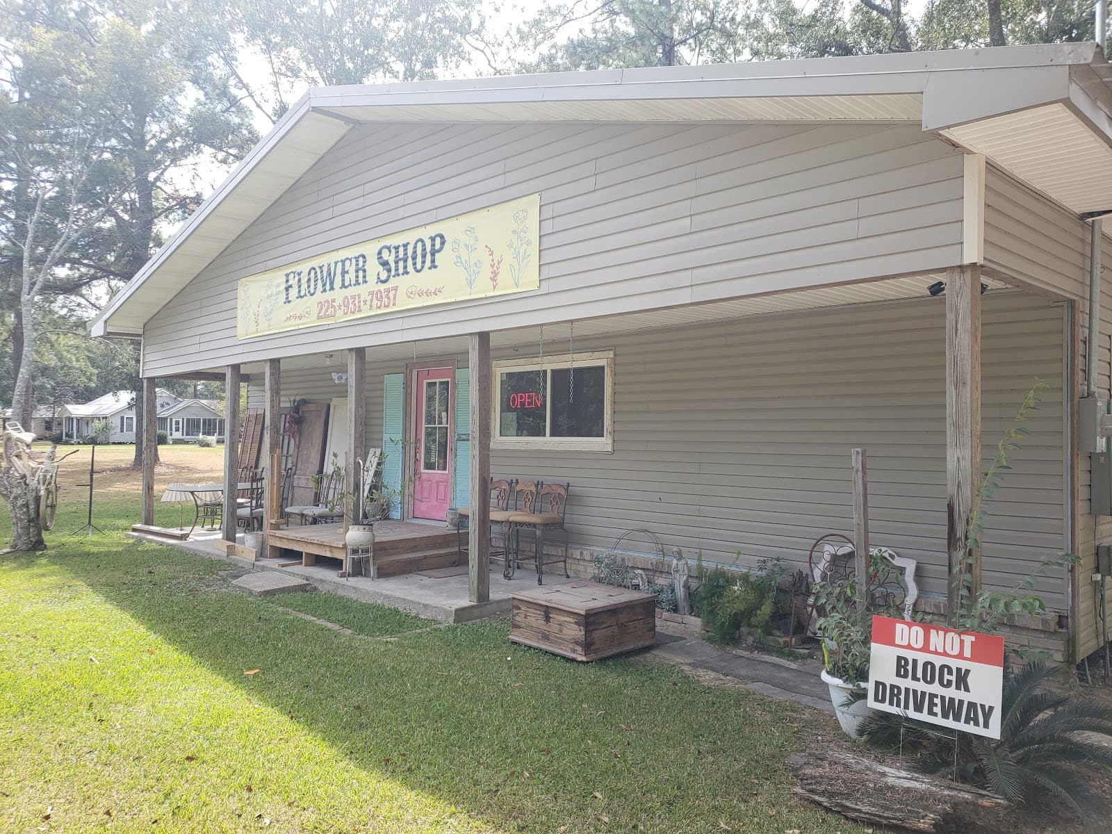 Tara Lea's Vintage Parlor - Image 1