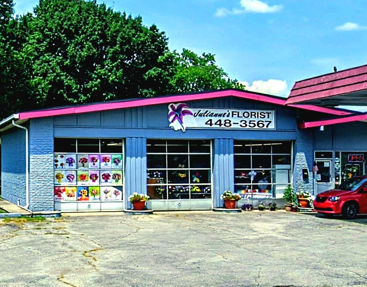 Juliannes Florist - Image 1