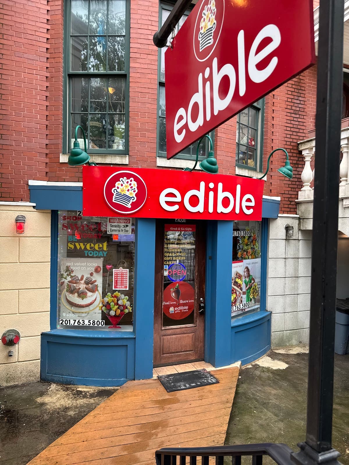 Edible Arrangements - Image 1