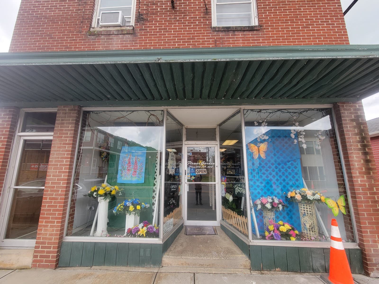 Flower Garden - Image 1