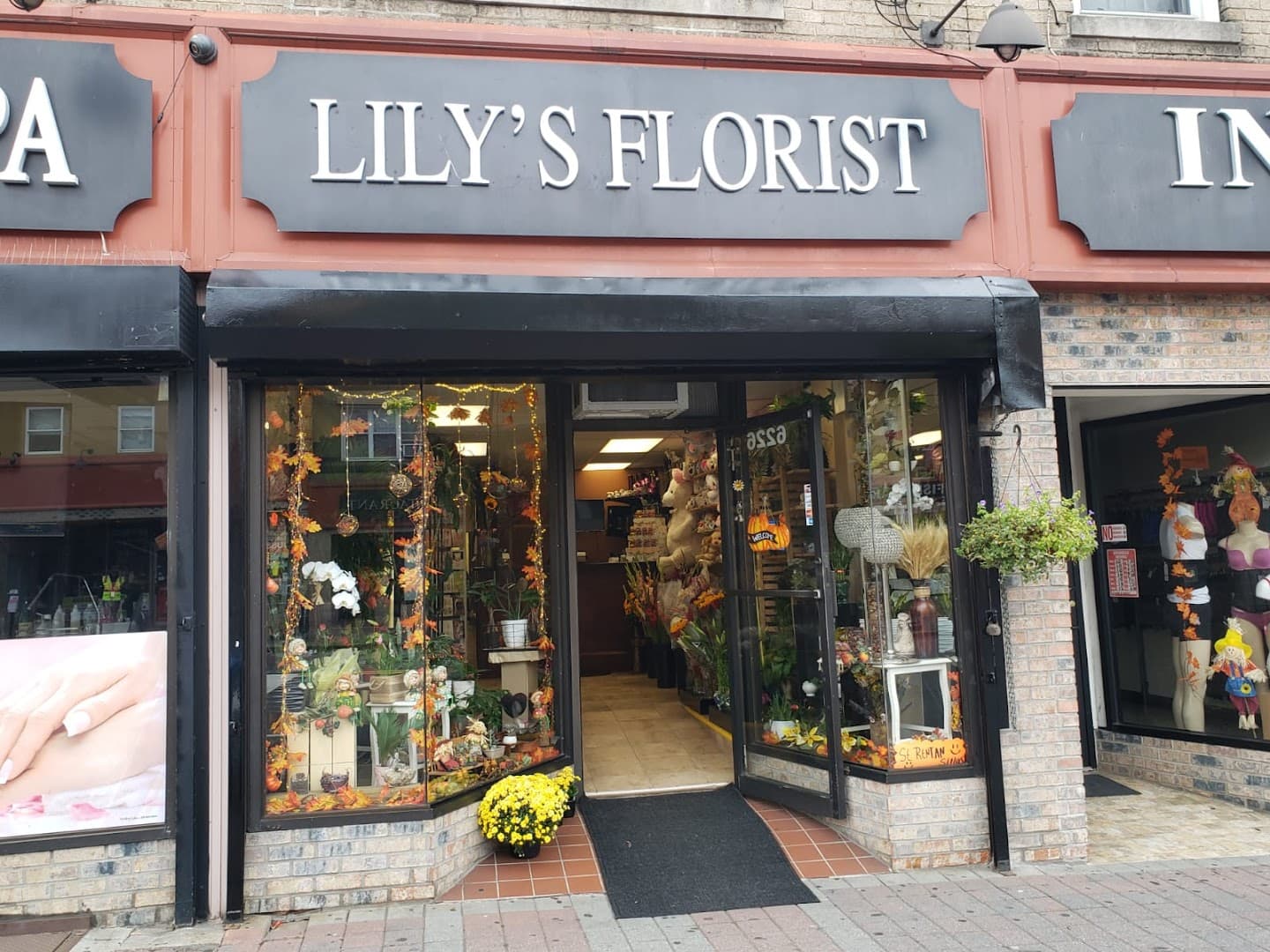 LILY'S FLORIST - Image 1