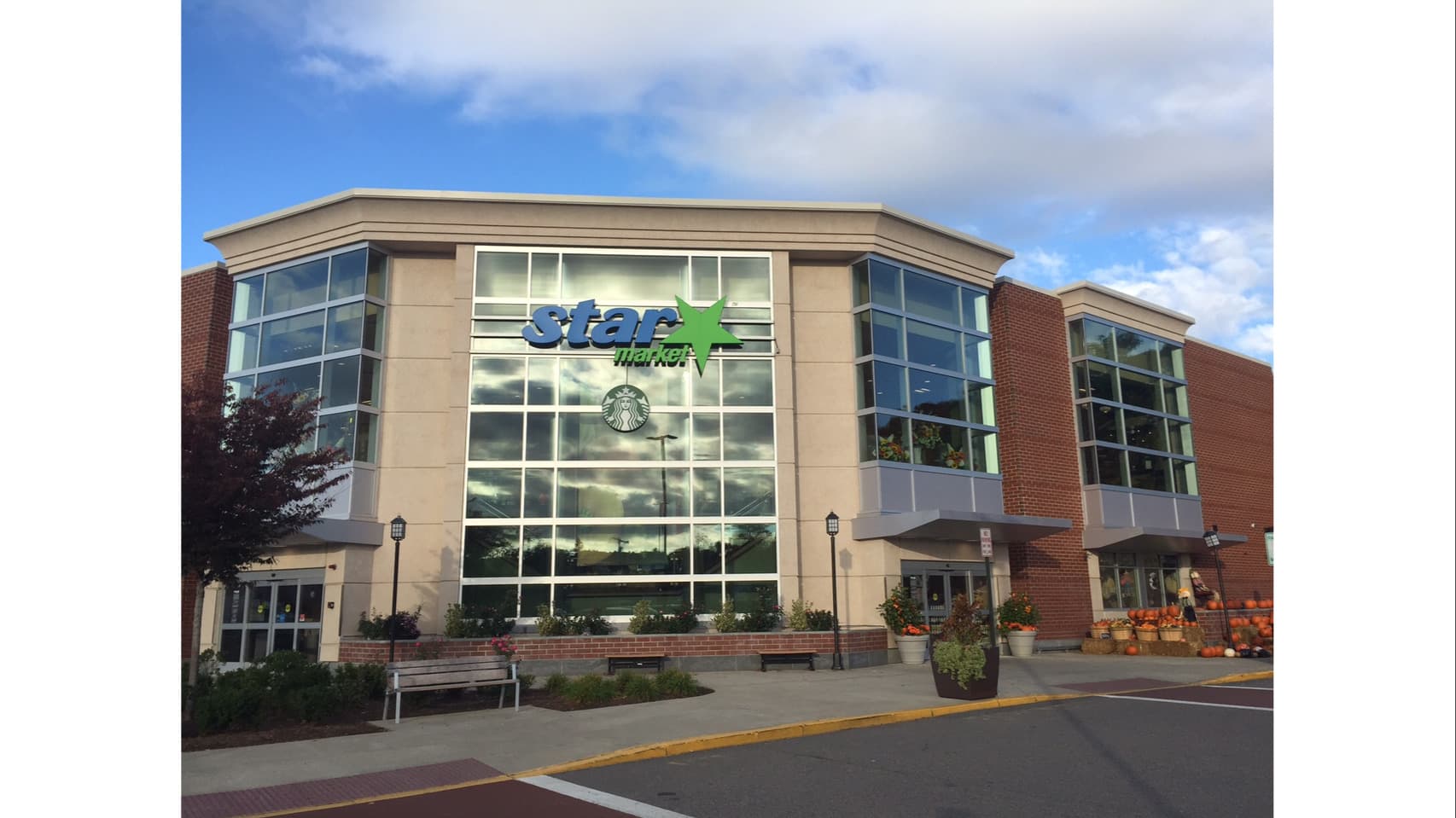 Star Market - Image 1