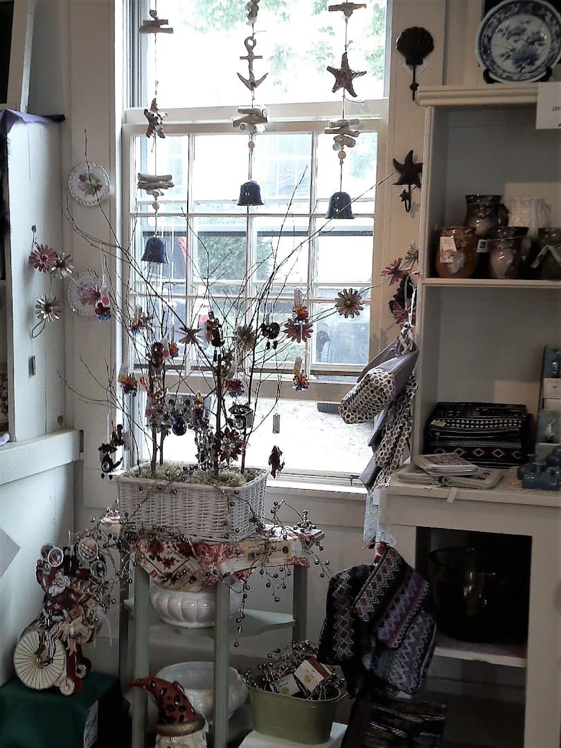 Water Lily Flowers and Gifts - Image 1