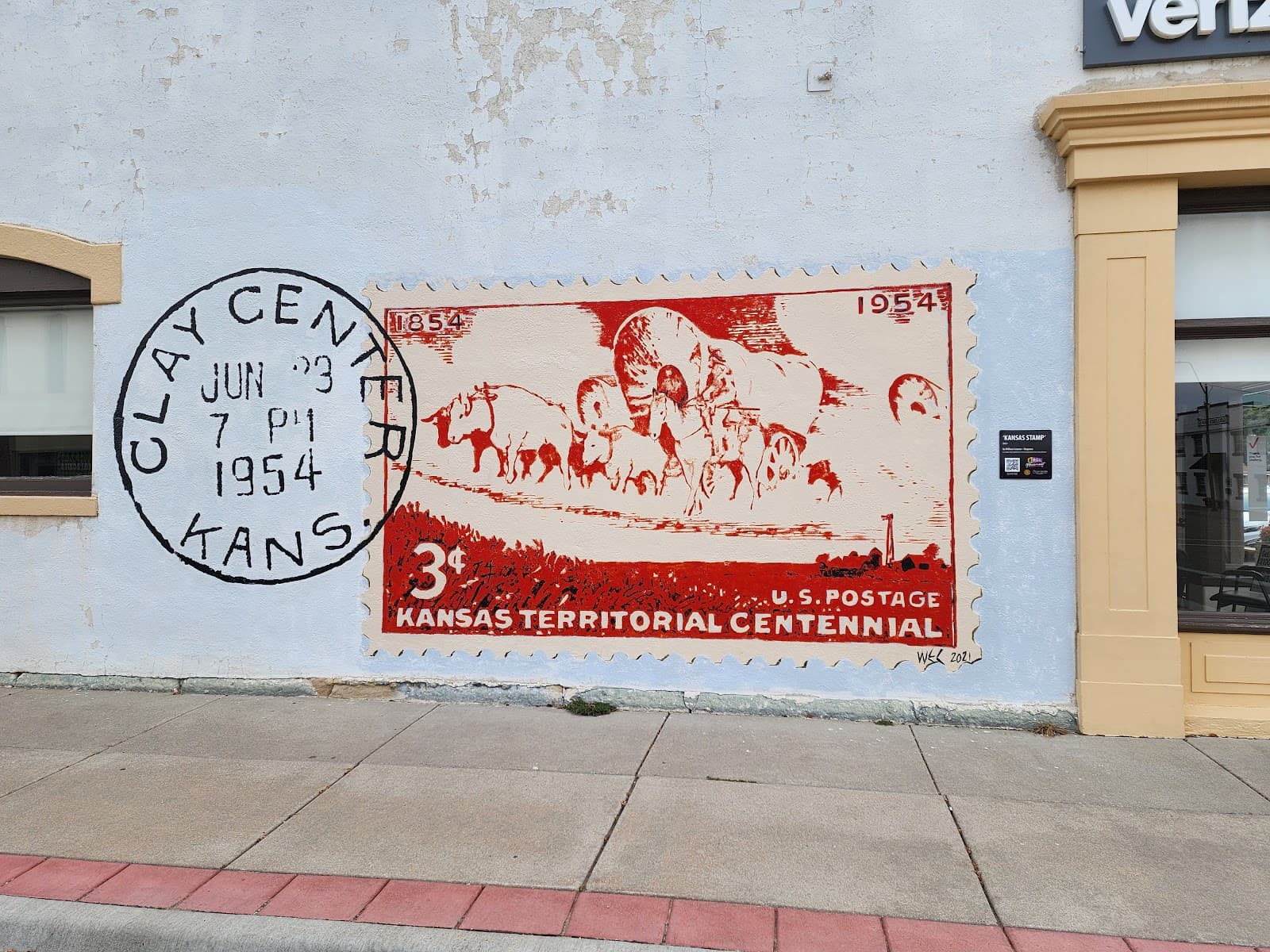 Clay Center Floral - Image 1