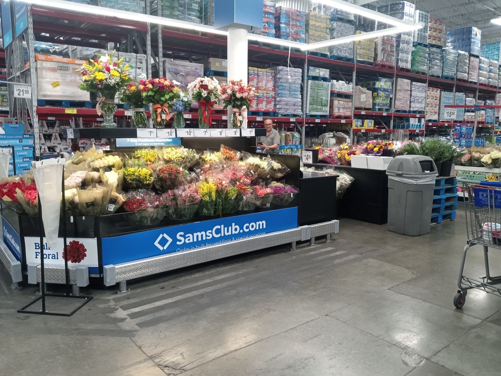 Sam's Club Floral - Image 1