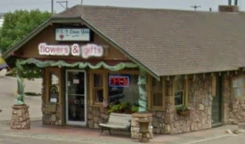 PS I Love You Flowers & Gifts - Image 1