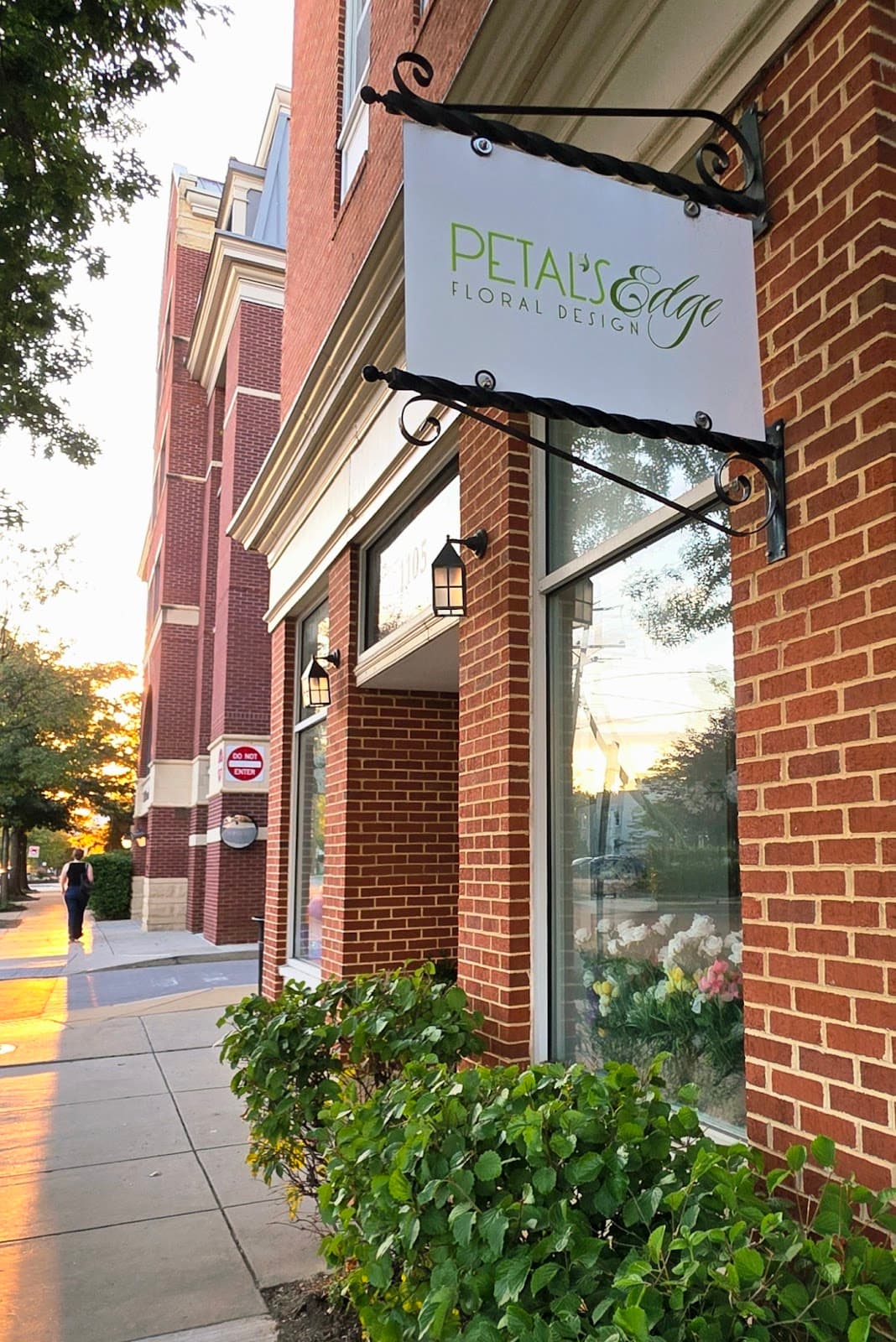 Petal's Edge Floral Design - Image 1