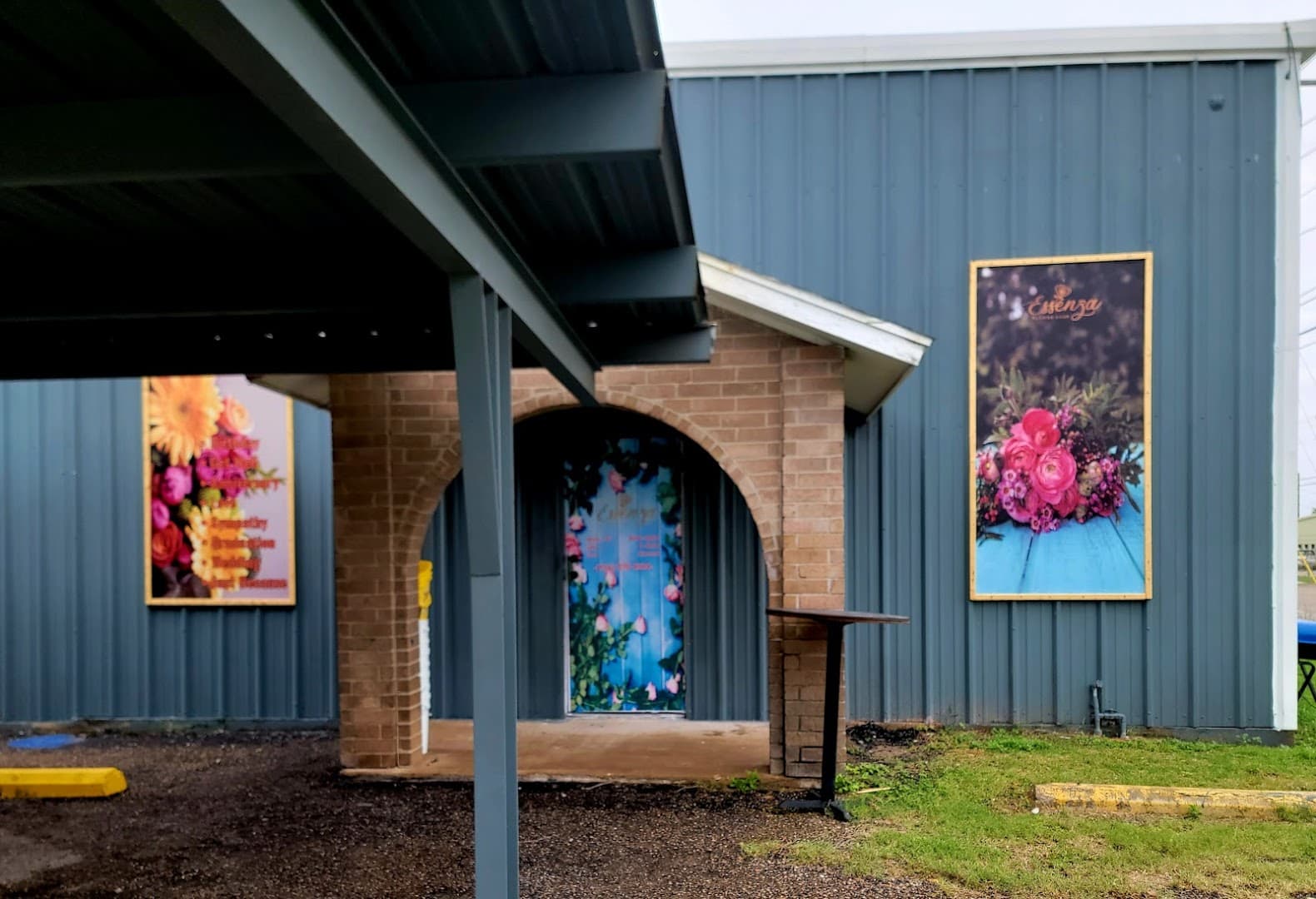 Essenza Flower Shop - Image 1