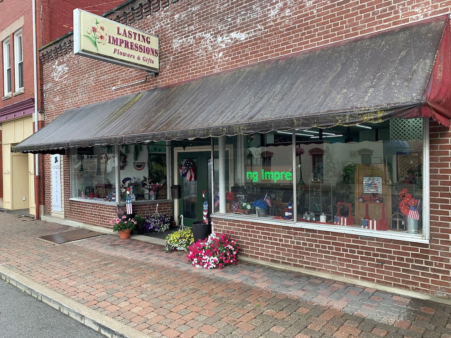 Lasting Impressions Flowers & Gifts - Image 1