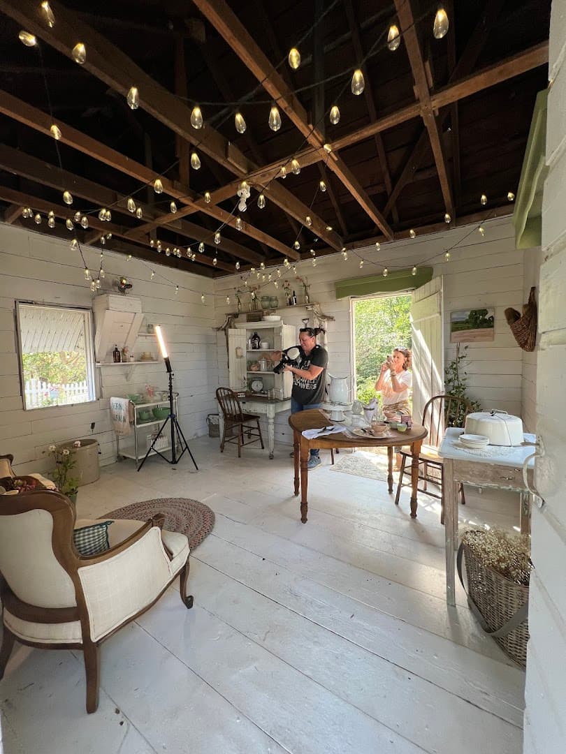 Fleurish Flower Farm + Design - Image 1