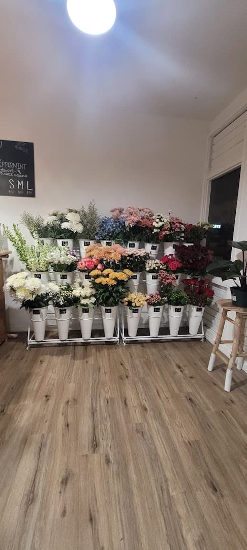 Daisy Dukes Flower Market - Image 1